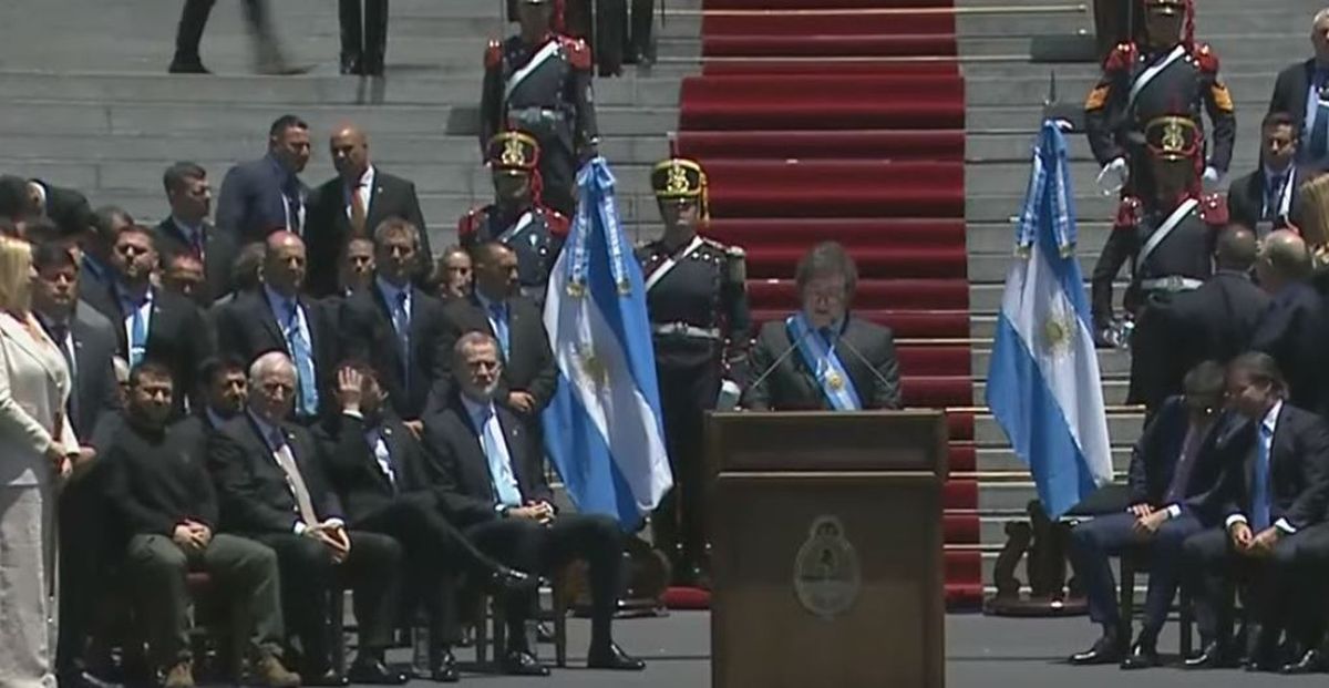 Las decisiones del Gobierno nacional con respecto a la flexibilización laboral y a la derogación de la ley de alquileres, entrarán en vigencia a través de un DNU. Las decisiones del Gobierno nacional con respecto a la flexibilización laboral y a la derogación de la ley de alquileres, entrarán en vigencia a través de un DNU.