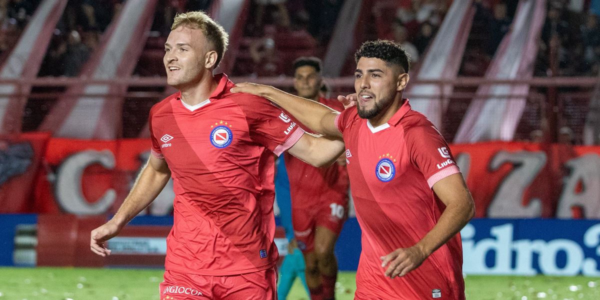 El Bicho alcanzó a River y Vélez.