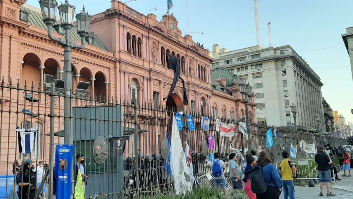 Juntos por el Cambio presentó un proyecto para solicitar informes al Poder Ejecutivo sobre el velatorio de Diego Armando Maradona realizado en la Casa Rosada.