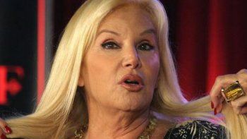 Ácido comentario de Susana sobre el crucifijo que Evo le dio al Papa