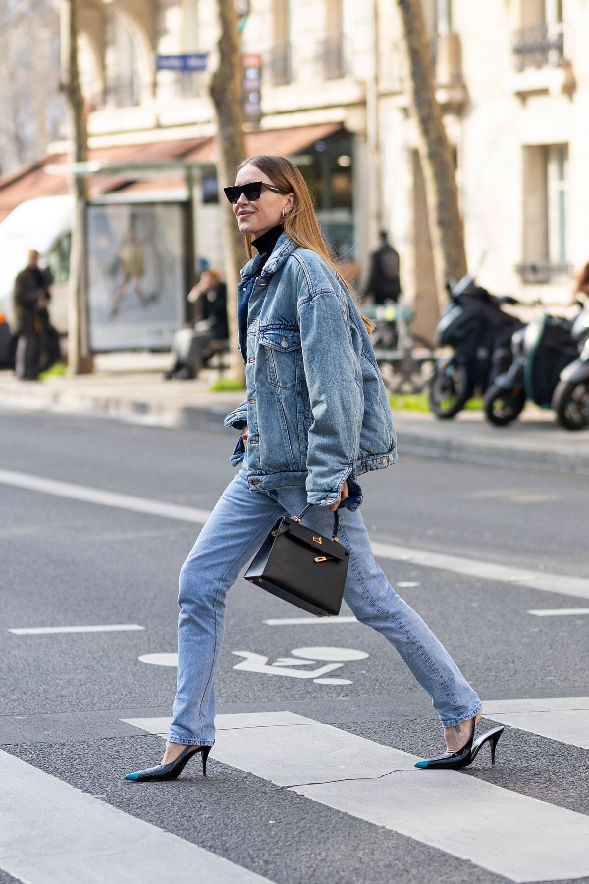 Los jeans ajustados vuelven con fuerza: ideales para outfits urbanos, casuales o elegantes, y perfectos para lucir frescos y a la moda este verano. Los jeans ajustados vuelven con fuerza: ideales para outfits urbanos, casuales o elegantes, y perfectos para lucir frescos y a la moda este verano.