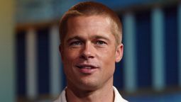 Brad Pitt lleva un corte de cabello buzz cut.&nbsp;