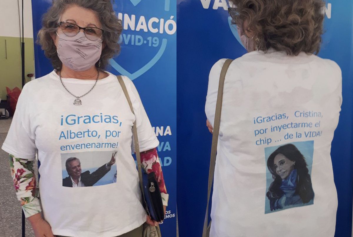 La foto viral de la jubilada con la remera que ironiza sobre las vacunas