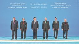 El presidente chino, Xi Jinping, y los líderes de los cinco países de Asia Central posan para una fotografía grupal, el 17 de junio durante la II Cumbre China-Asia Central en Astaná, Kazajistán. XIE HUANCHI / XINHUA