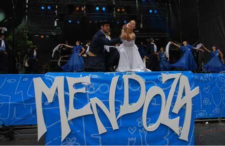 Mendoza presentó la Fiesta Nacional de la Vendimia en la avenida 9 de Julio