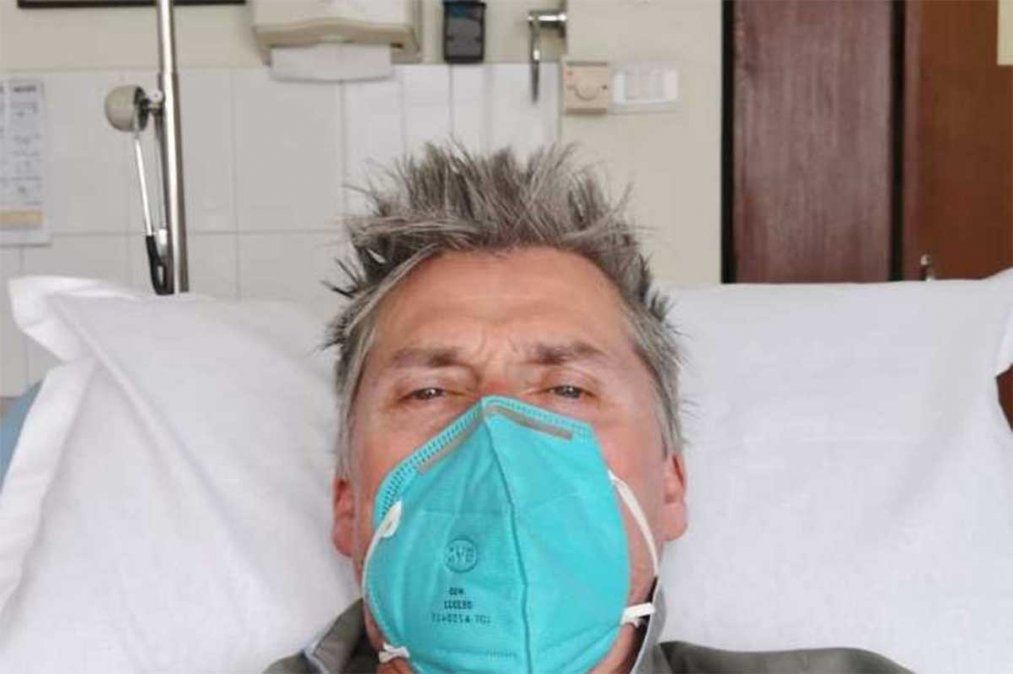 Nepal en alerta luego de que varios montañistas den positivo para Covid en el campamento base del Everest. El último fue evacuado en helicoptero.