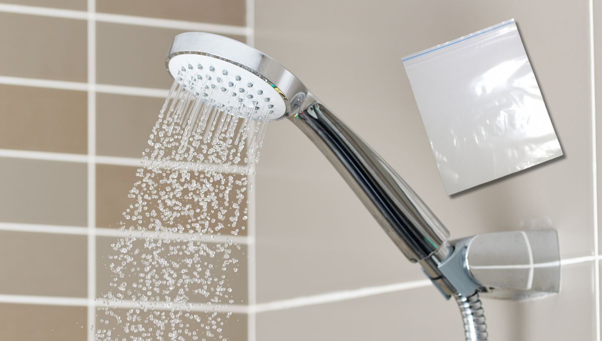 Usando una bolsita hermética y un ingrediente de cocina podrás eliminar el sarro de la ducha