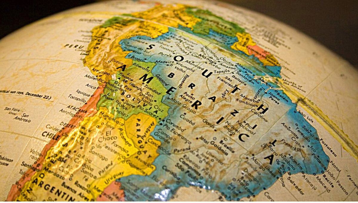 La isla posee una superficie de 272 km cuadrado y 3.000 habitantes La isla posee una superficie de 272 km cuadrado y 3.000 habitantes