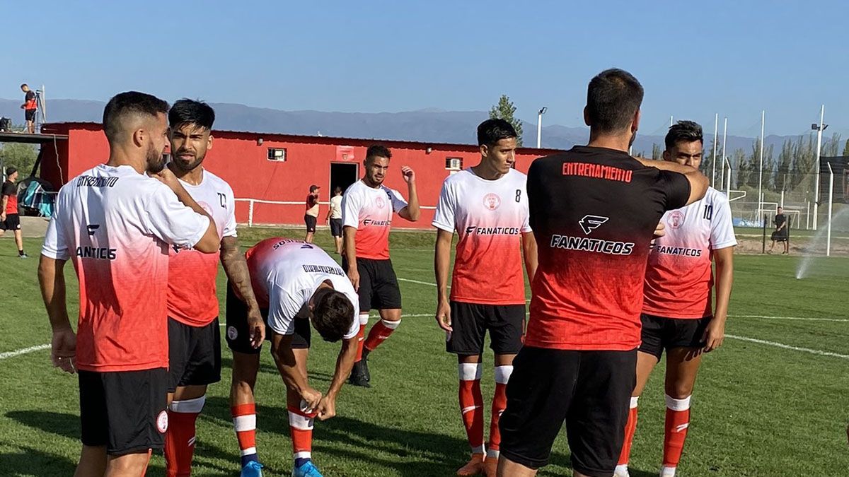 Huracán Las Heras debutará ante Villa Mitre en Bahía Blanca.