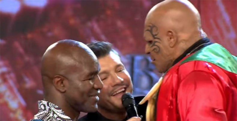 Tyson saltó a la pista de ShowMatch y enfrentó a Holyfield