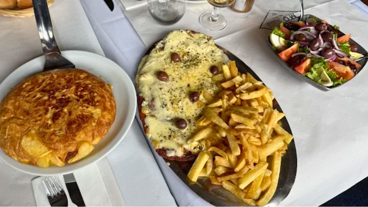 La comida que ofrece el bodegón ubicado en el Bajo Belgrano.