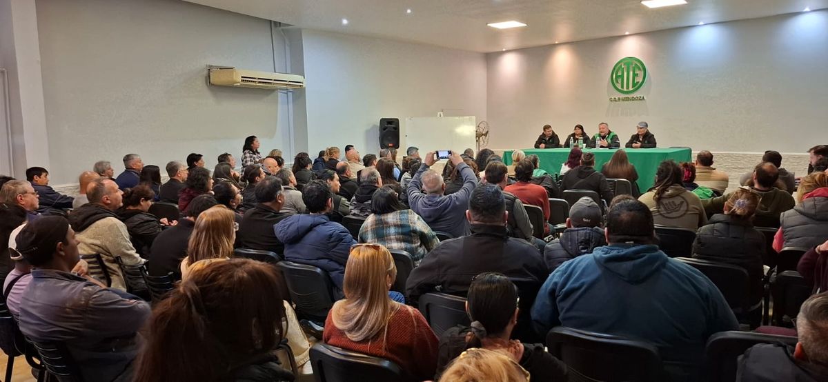 Importante concurrencia en la asamblea de ATE. Importante concurrencia en la asamblea de ATE.