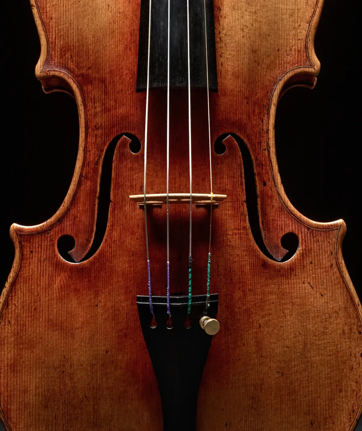 Este violín es un instrumento con siglos de historia. Este violín es un instrumento con siglos de historia.