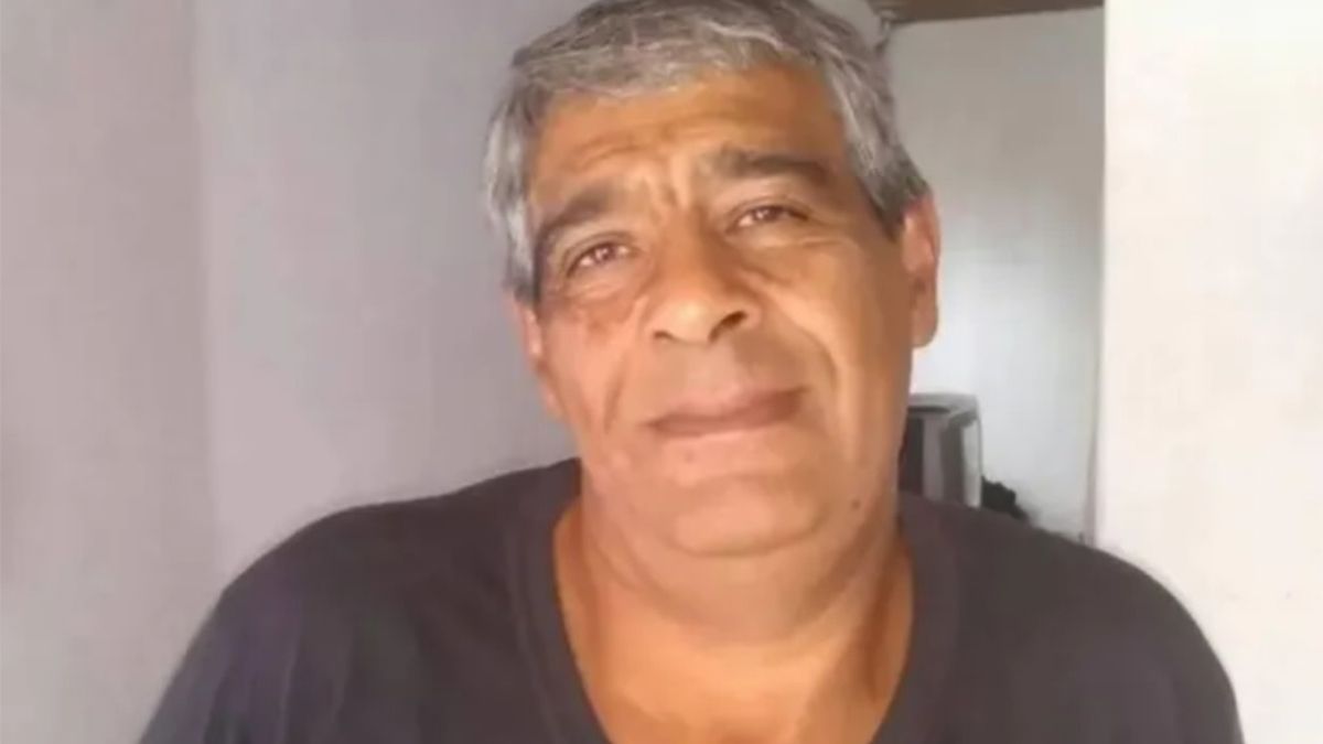 Pedro Pérez, asesinado a puñaladas por su hijastro, tenía un puesto de pollos a la parrilla en la ciudad de Rosario. Pedro Pérez, asesinado a puñaladas por su hijastro, tenía un puesto de pollos a la parrilla en la ciudad de Rosario.