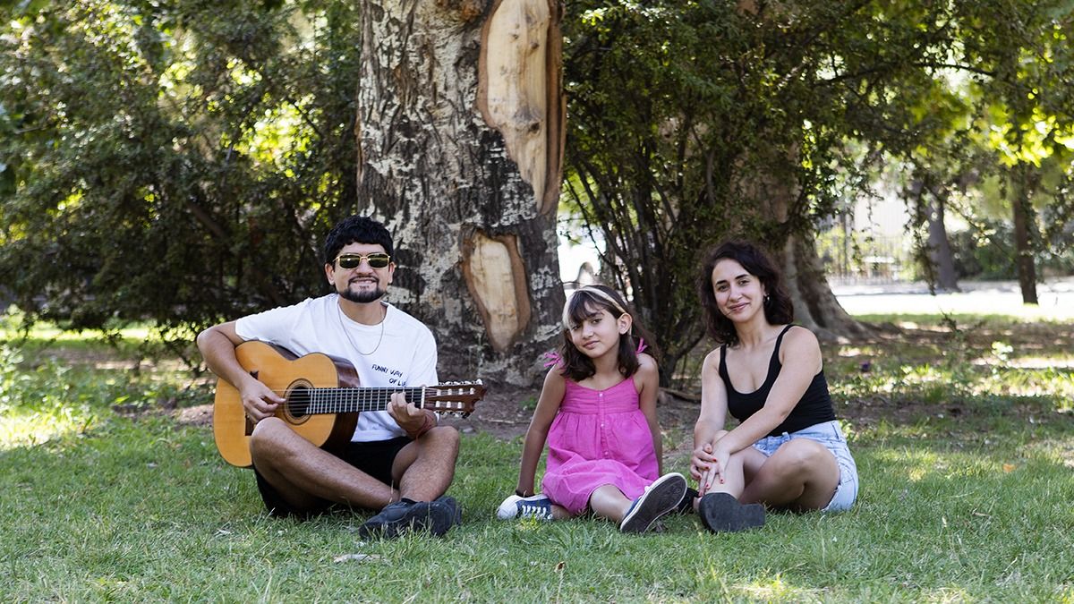 En la vida de los Guevara-Cangemi se respira música, por placer y por trabajo. Ahora evalúan radicarse un tiempo en Buenos Aires. En la vida de los Guevara-Cangemi se respira música, por placer y por trabajo. Ahora evalúan radicarse un tiempo en Buenos Aires.
