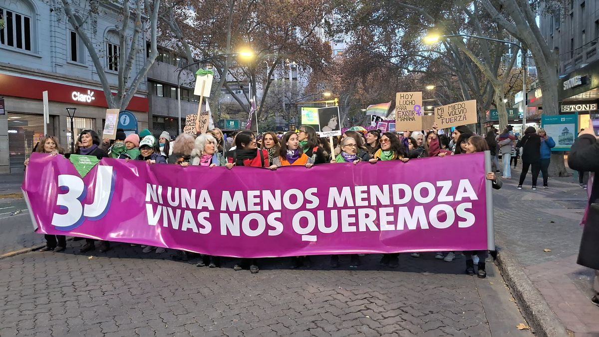 La marcha la encabezó el colectivo Ni Una Menos. La marcha la encabezó el colectivo Ni Una Menos.