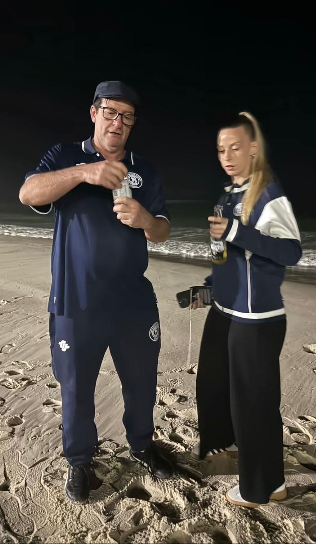 Alfredo Berti y su hija Julia celebrando la victoria de Independiente Rivadavia en Río de Janeiro.