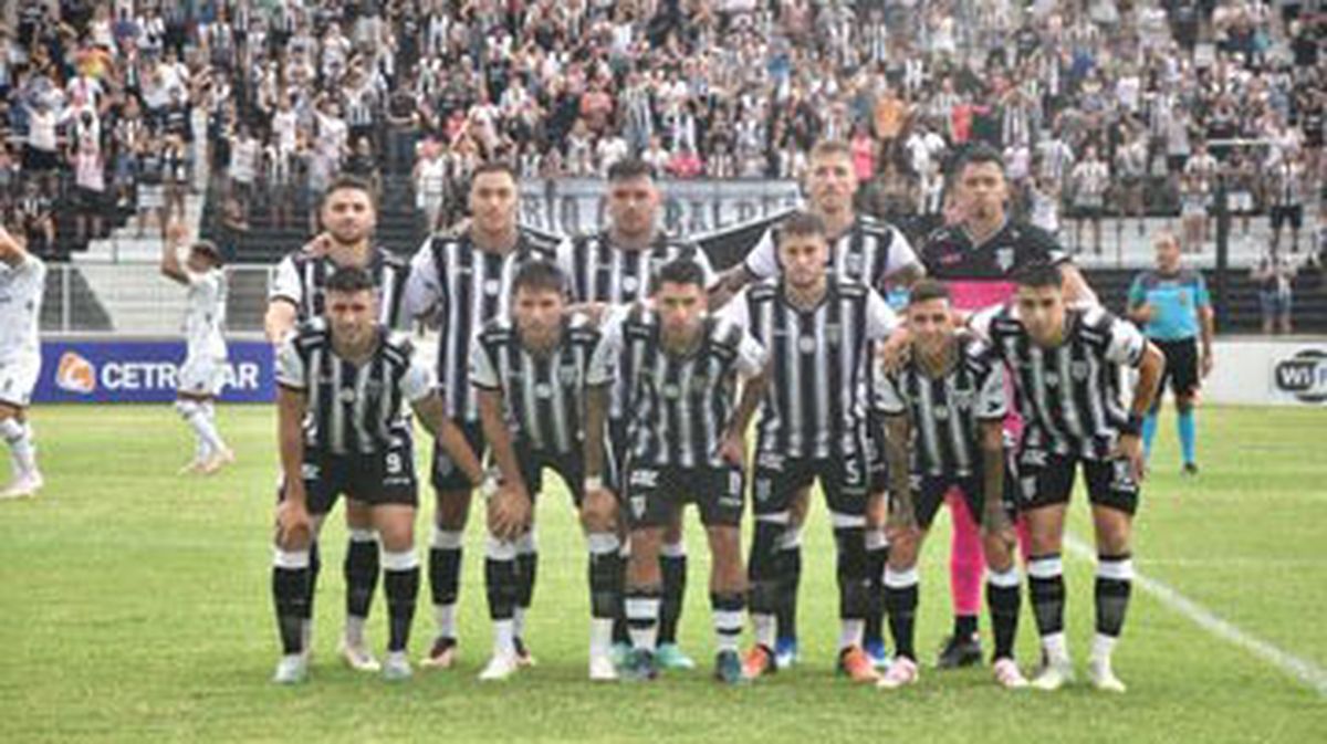 El Lobo sumó un buen punto ante Chaco For Ever. El Lobo sumó un buen punto ante Chaco For Ever.