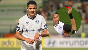 Mientras que Álex Arce recibió la roja, a Rosario Central lo beneficiaron en una jugada parecida contra River