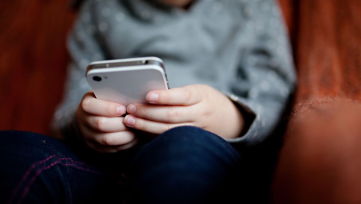 Las terribles consecuencias de usar el celular a esta hora del día: Bill Gates explica por qué