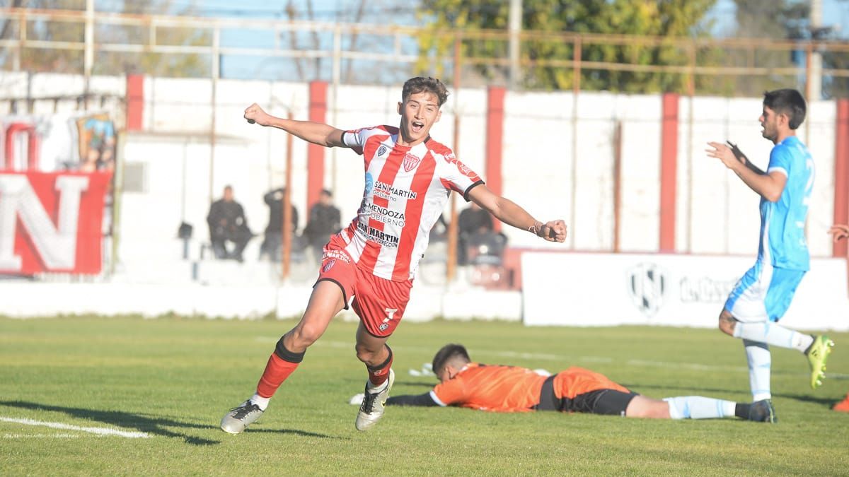 Francesco Benedetti celebra el segundo gol del Chacarero. Foto: Mart&iacute;n Pravata