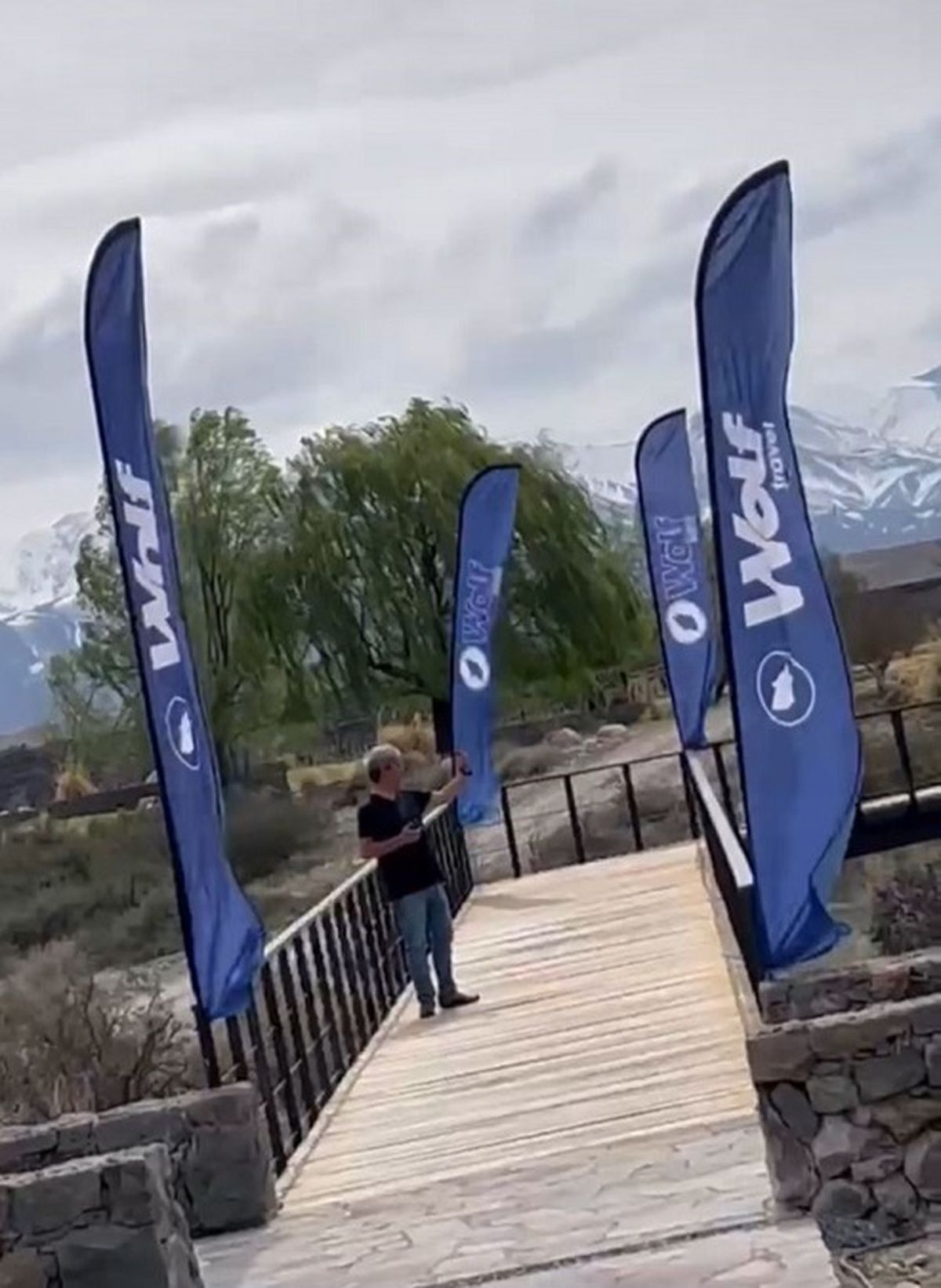 Durante la reunión se premió a los comerciales, se presentaron las diferentes propuestas de servicios que brinda y la más importante un nuevo producto denominado Wolf Black. Durante la reunión se premió a los comerciales, se presentaron las diferentes propuestas de servicios que brinda y la más importante un nuevo producto denominado Wolf Black.