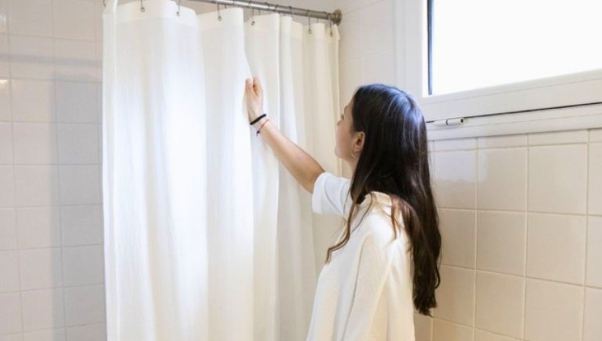 Transforma esa cortina de baño en objetos que puedas usar en casa, como manteles o cobertores. Transforma esa cortina de baño en objetos que puedas usar en casa, como manteles o cobertores.