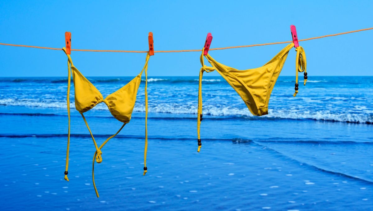 Las bikinis siempre se lavan con agua fría. Las bikinis siempre se lavan con agua fría. 