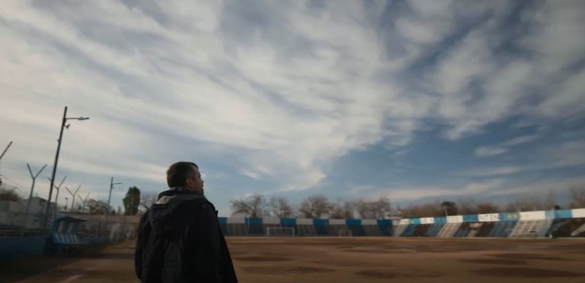Francisco Suárez en el estadio Mauricio Serra, del Club Atlético Argentino.