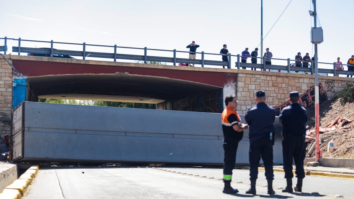 El camión siniestrado obstruyó el tránsito de calle Cañadita Alegre. El camión siniestrado obstruyó el tránsito de calle Cañadita Alegre.
