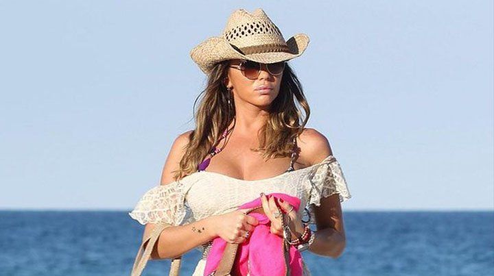 Karina Jelinek se olvidó el corpiño y mostró de más