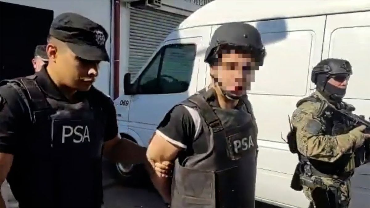 Fernando Sabag Montiel durante el traslado.