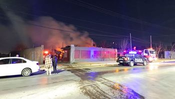 Se incendió parte de una empresa de transporte de Maipú y hubo un gran operativo para controlarlo