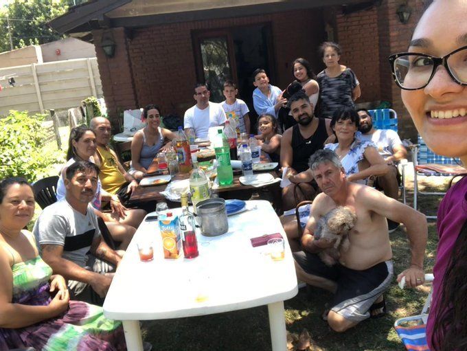 Fernando Cáceres fue recibido por familiares y amigos.