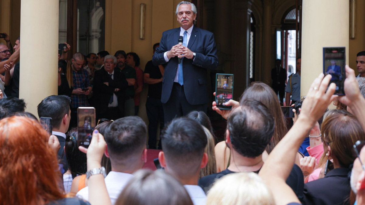 La Unión Cívica radical quiere hacerle juicio político y destituirlo al presidente Alberto Fernández.