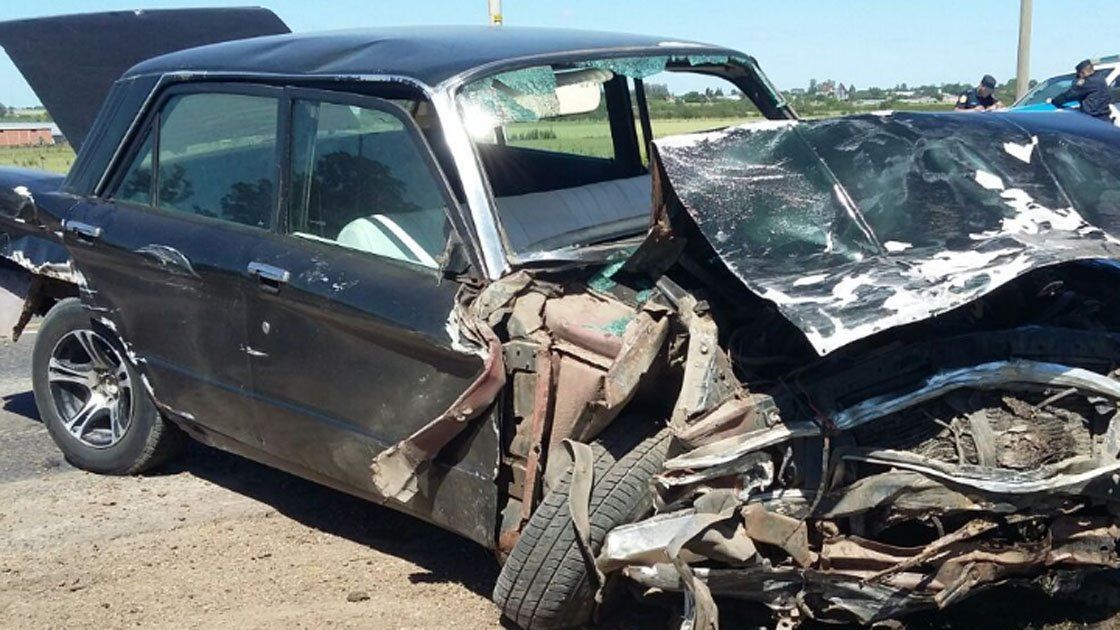 Dos personas fueron hospitalizadas tras un violento choque en la ruta provincial 20