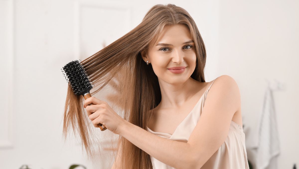 Cepillar el pelo por las noches puede reducir la formación de frizz. Cepillar el pelo por las noches puede reducir la formación de frizz. 