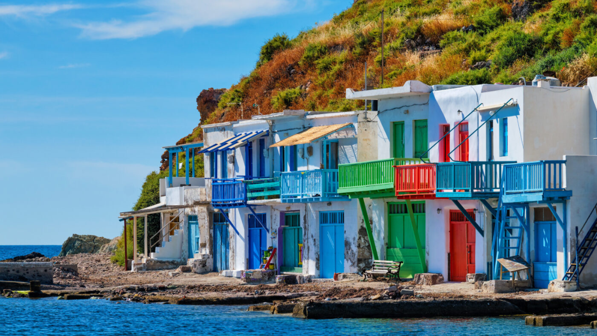 La Iglesia Ortodoxa Griega ha introducido un plan para pagar a las familias que se trasladen a esta isla.