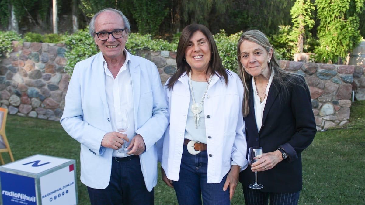 El empresario Jorge Pérez Cuesta, Tati Gaibazzi y Calu Toso no quisieron perder la oportunidad de conocer a Bebo. El empresario Jorge Pérez Cuesta, Tati Gaibazzi y Calu Toso no quisieron perder la oportunidad de conocer a Bebo.