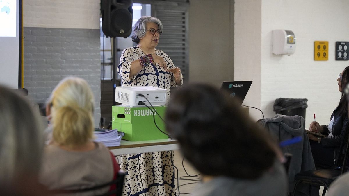 Martha López de Makinen recorrió la provincia capacitando a docentes mendocinos sobre el uso de la plataforma Eduten. Fue convocada por su manejo del español, conocimiento de la cultura y su experiencia como maestra en Finlandia. Martha López de Makinen recorrió la provincia capacitando a docentes mendocinos sobre el uso de la plataforma Eduten. Fue convocada por su manejo del español, conocimiento de la cultura y su experiencia como maestra en Finlandia.