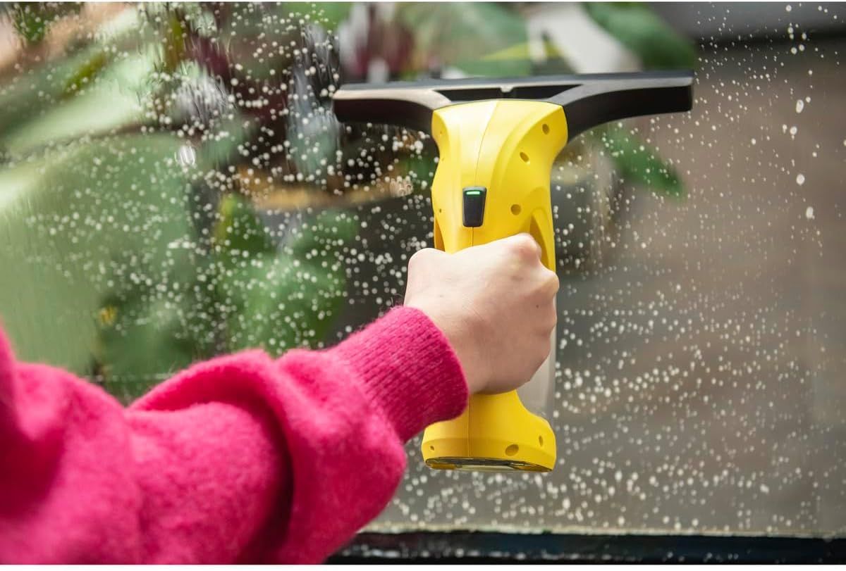 Esta aspiradora de ventanas es recargable y fácil de usar Esta aspiradora de ventanas es recargable y fácil de usar