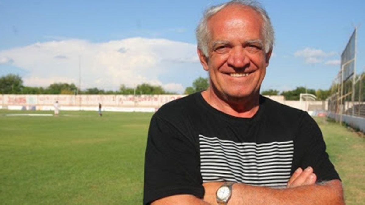 Martín Astudillo dejó de ser el técnico de Huracán Las Heras