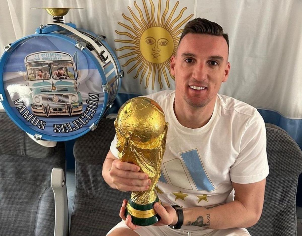 Franco Armani con la Copa en el Mundo en 2022.
