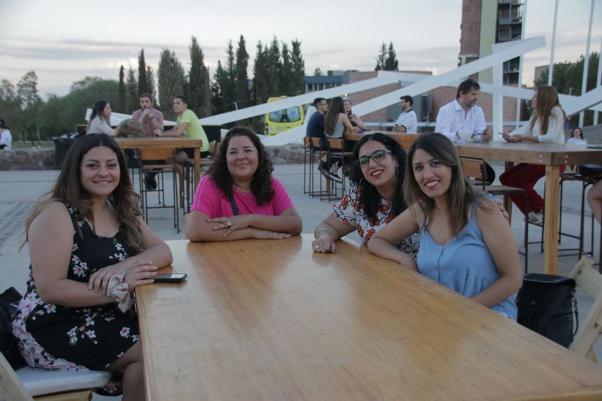 Egresados y egresadas en el sunset de la UNCuyo