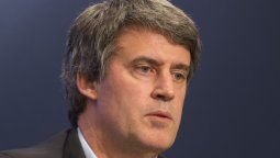Prat Gay dijo que el Gobierno no puede atender su propia fuga de capitales