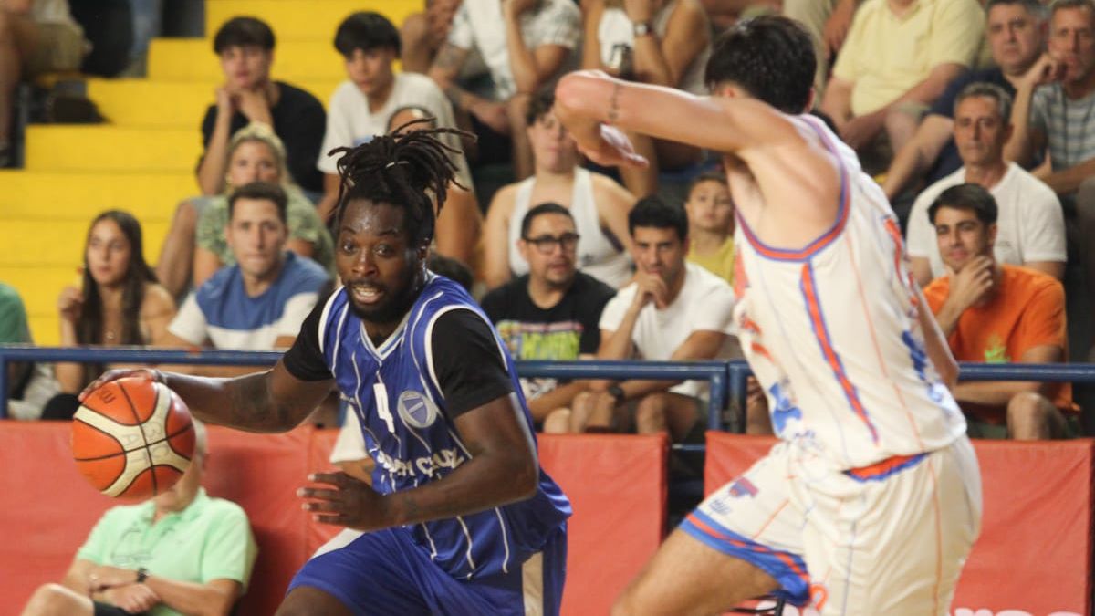 Larry Wickett, aportó 13 puntos en el Tomba, para derrotar a Rivadavia Básquet. Larry Wickett, aportó 13 puntos en el Tomba, para derrotar a Rivadavia Básquet.
