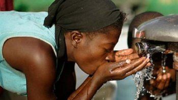 Niñas menores de diez años se prostituyen en Haití a cambio de agua