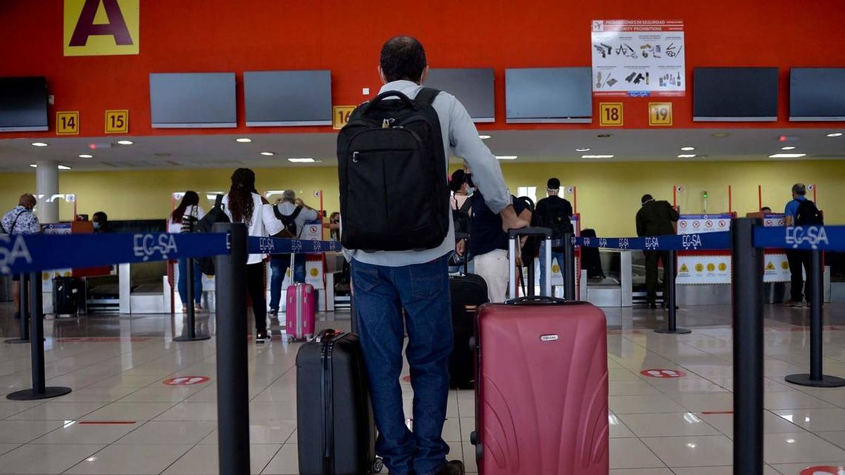 El Gobierno de Estados Unidos recordó que “las personas y familias que no tienen una base legal para permanecer en los EE. UU. están sujetas a deportación”. El Gobierno de Estados Unidos recordó que “las personas y familias que no tienen una base legal para permanecer en los EE. UU. están sujetas a deportación”.