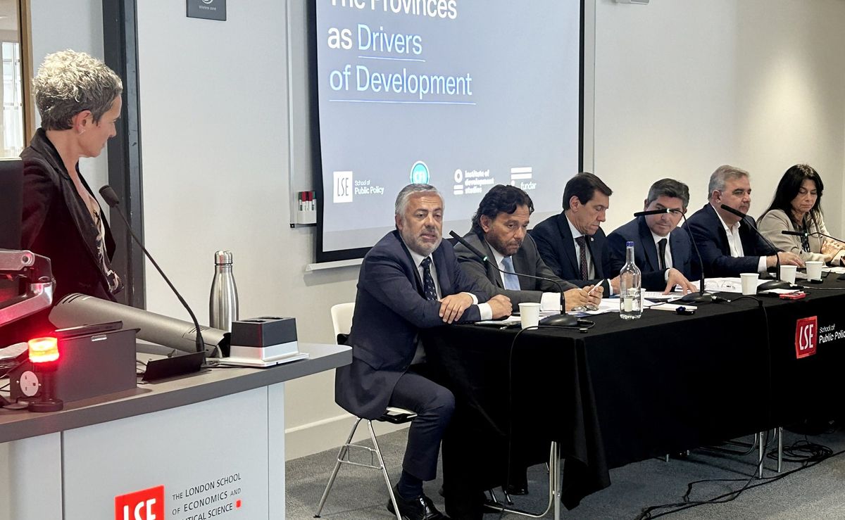 Alfredo Cornejo expuso sobre el potencial de la minería ante los estudiantes de la universidad de Londres