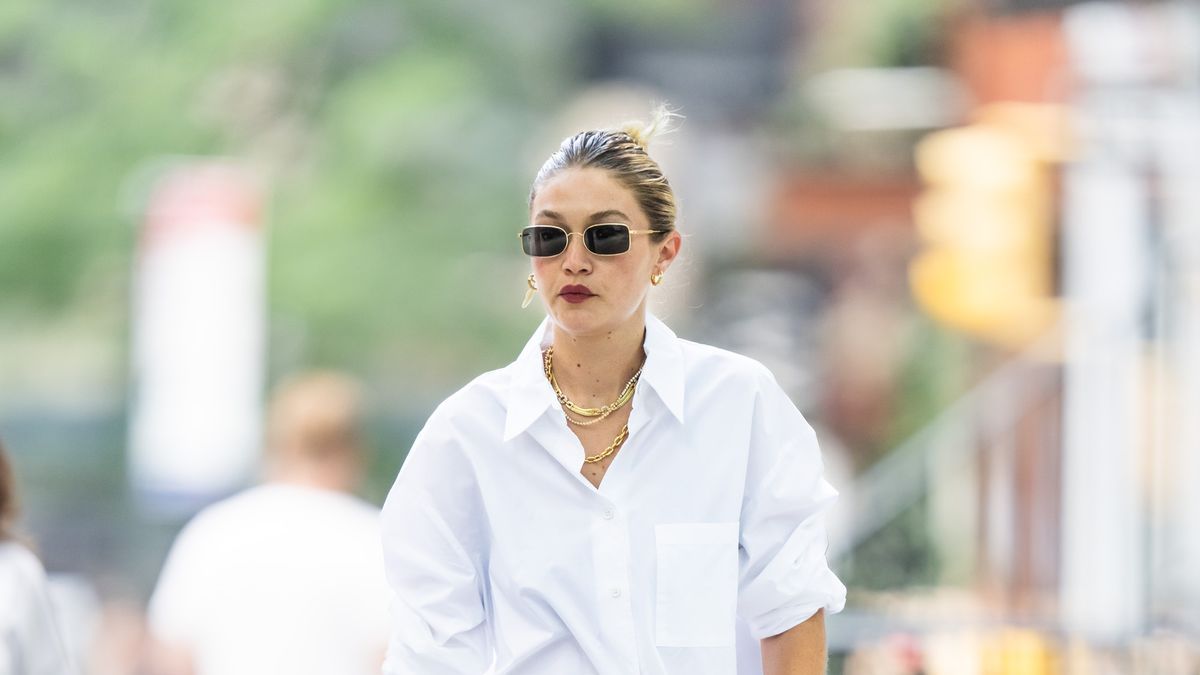 6 ideas de outfits con camisa, por Gigi Hadid.